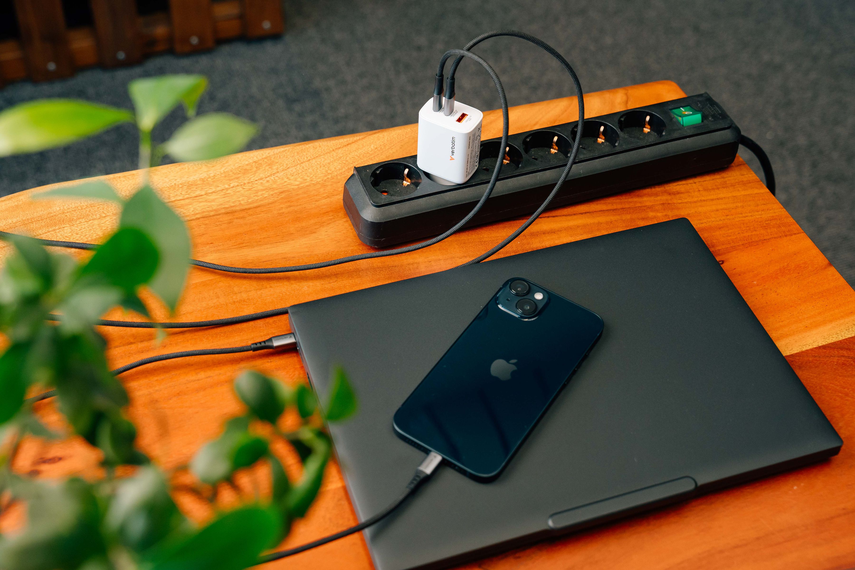 Verbatim GaN 3 Port Charger 65W White