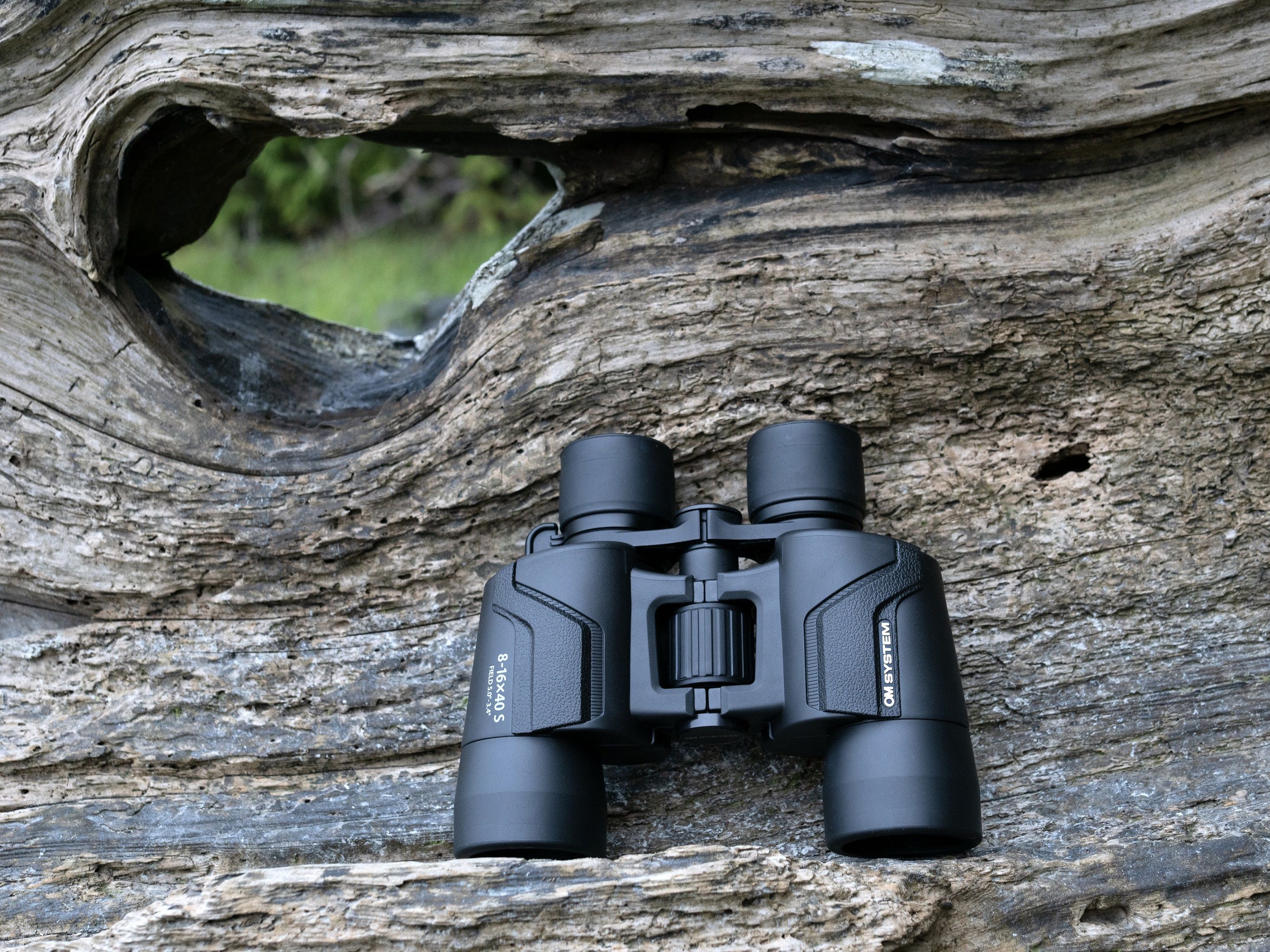 OM System 8-16x40 S Zoom avec étui