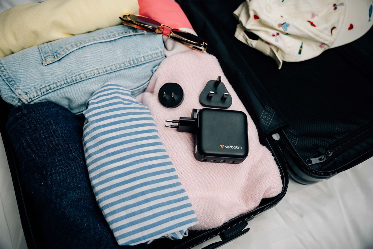 Verbatim Mini GaN Charger 140W Display