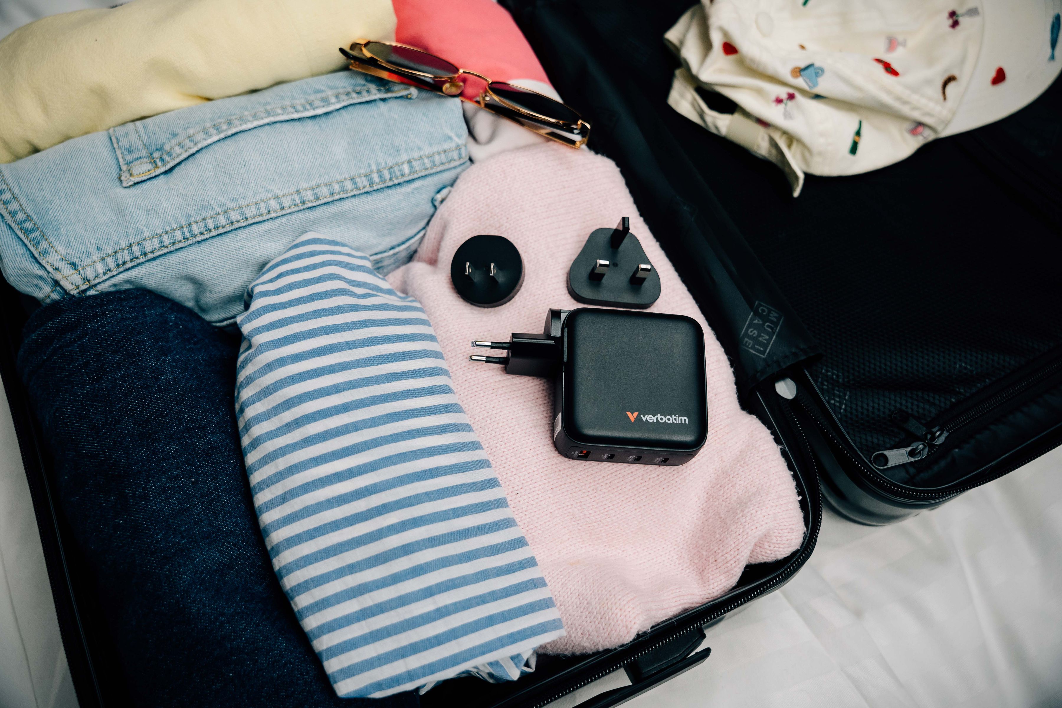 Verbatim Mini GaN Charger 140W Display