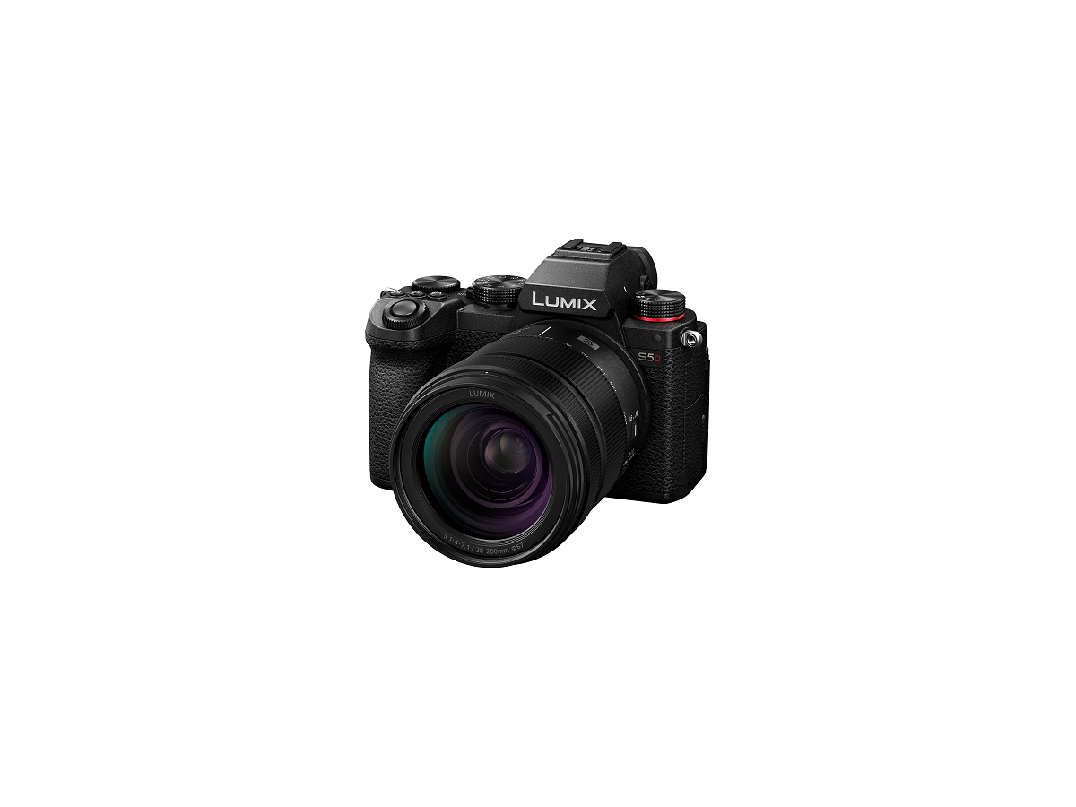Panasonic Lumix S5D + 28-200mm