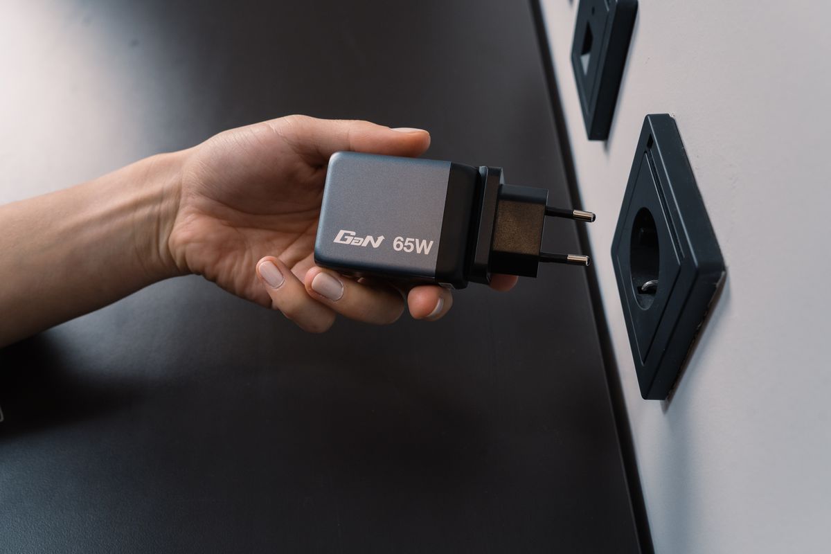 Verbatim GaN 3 Port Charger 65W