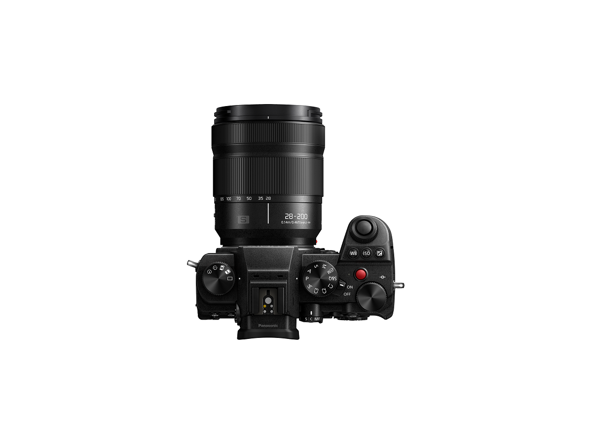 Panasonic Lumix S5D + 28-200mm