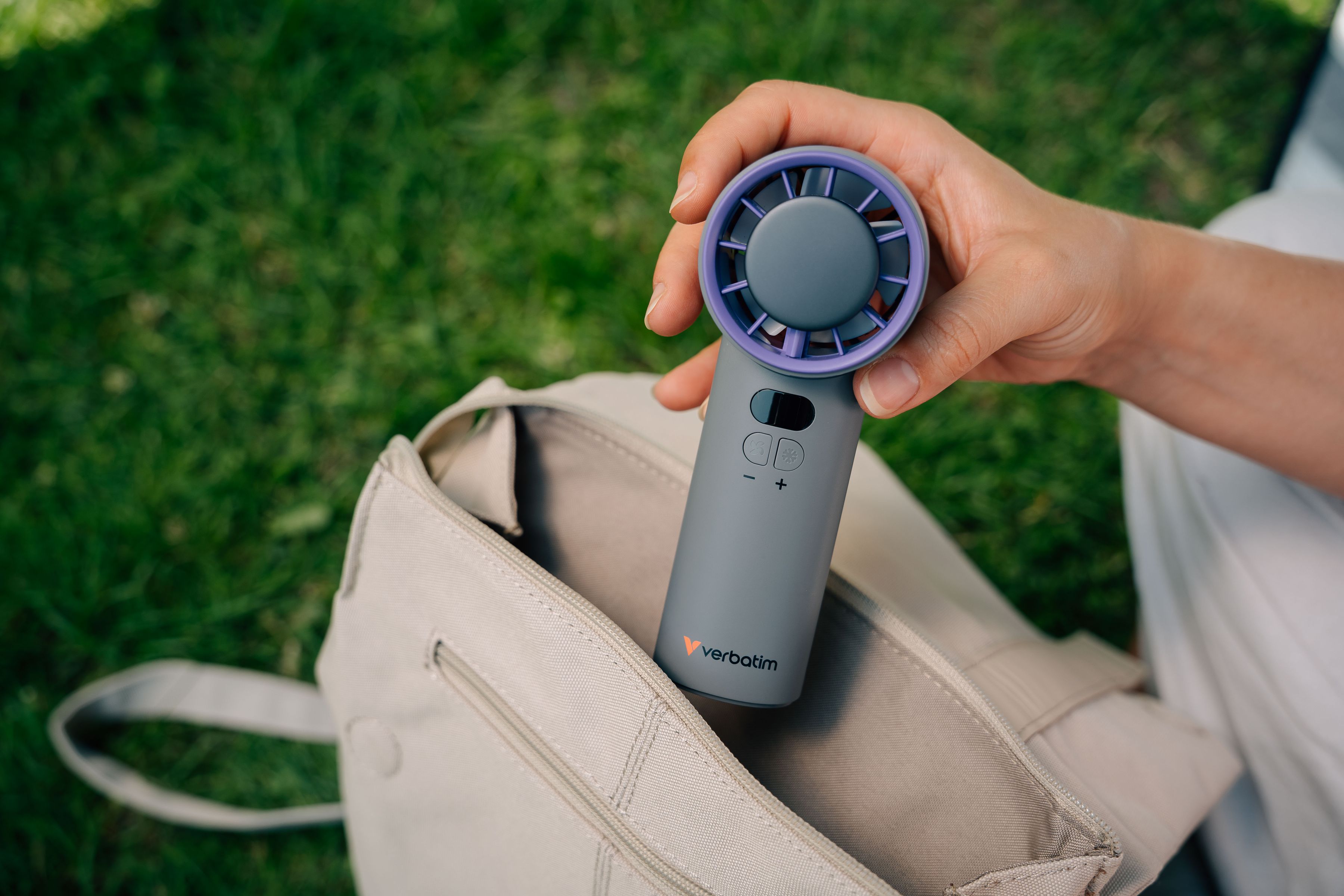 Verbatim CoolnGo Handheld Fan Grey