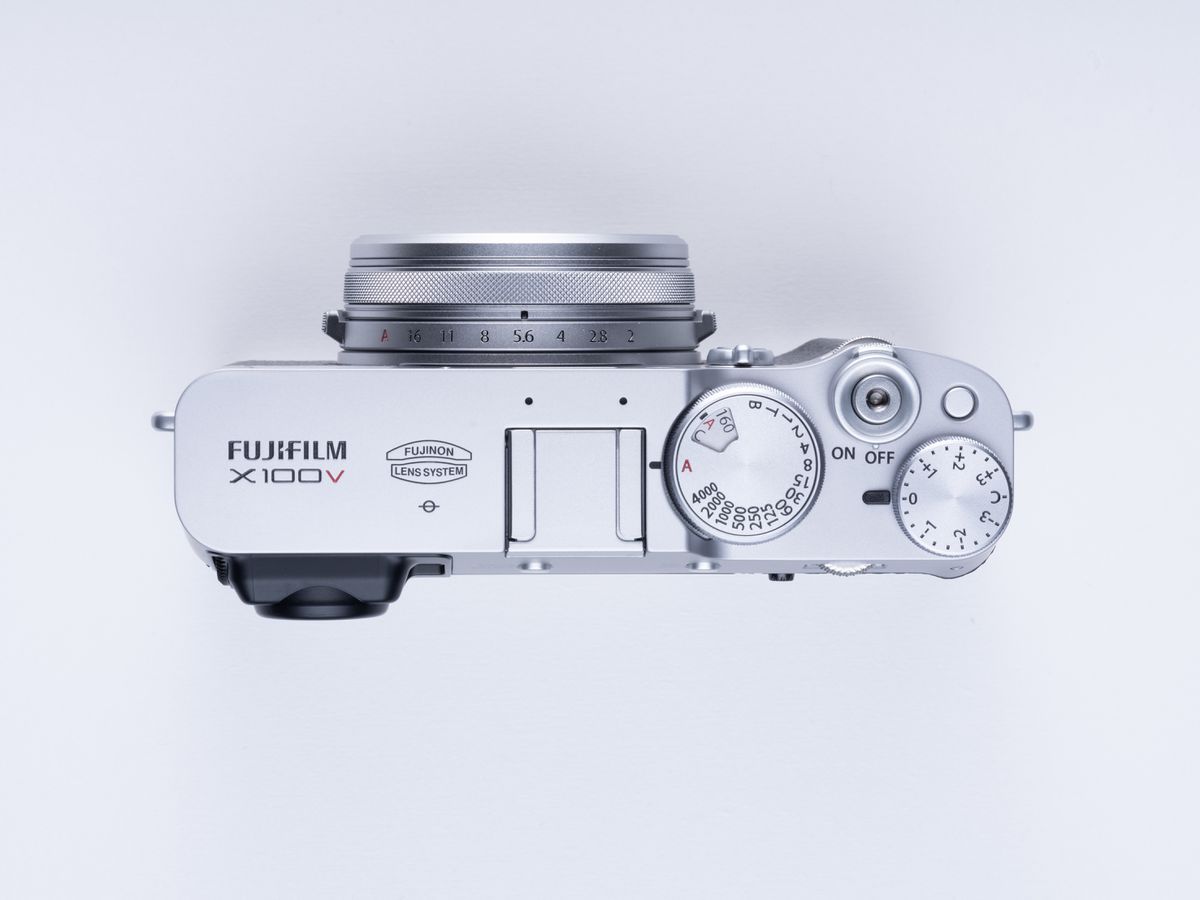 Fujifilm X100V Silver Body Swiss Garant