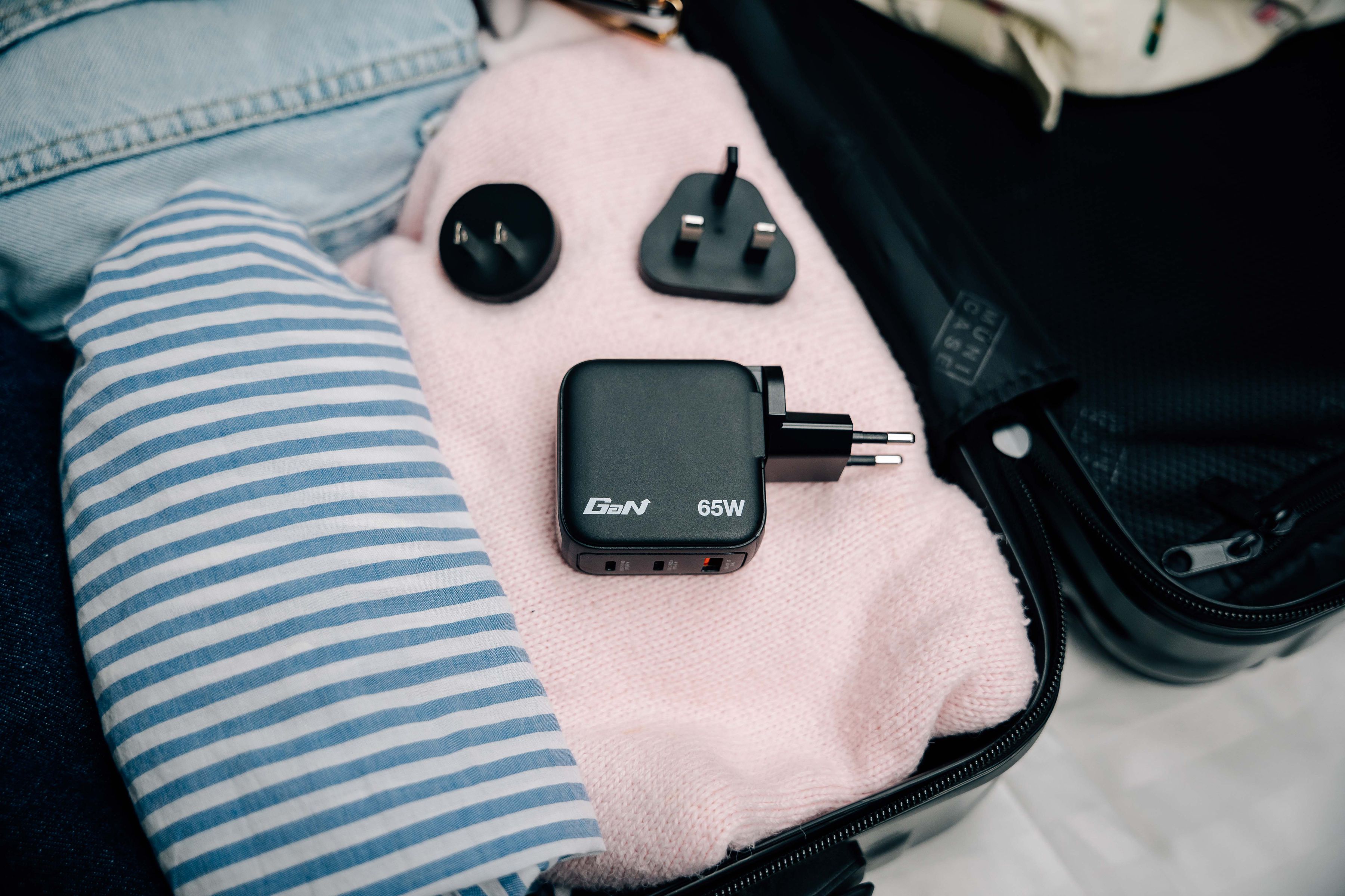 Verbatim Mini GaN Charger 65W Display