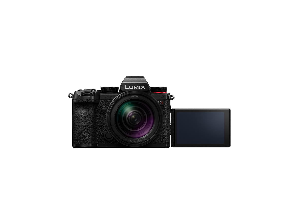 Panasonic Lumix S5D + 28-200mm