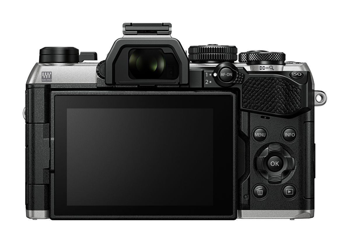 OM System OM-5 Mark II silver 14-150mm