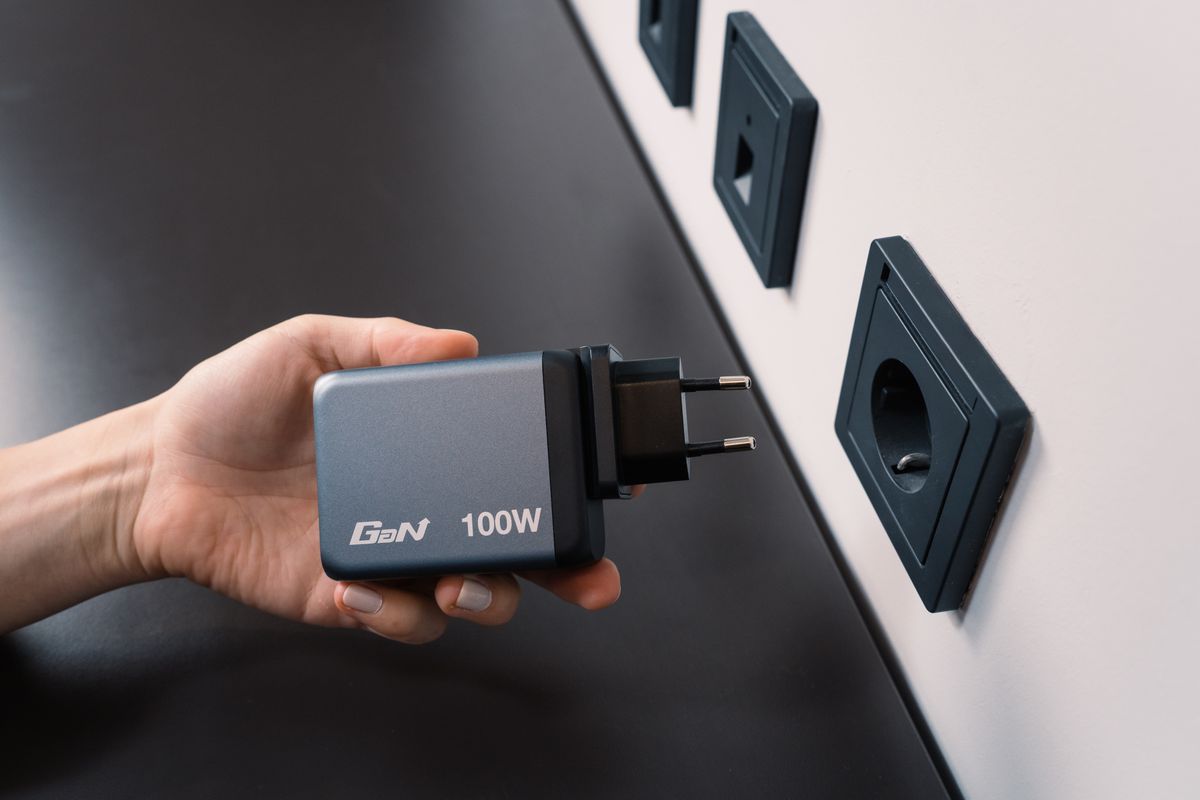 Verbatim GaN 4 Port Charger 100W