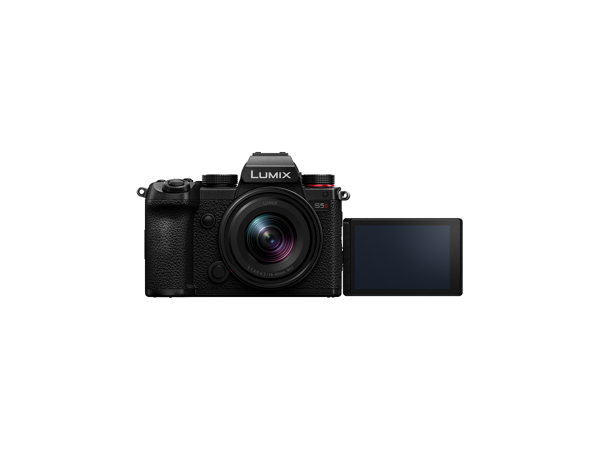 Panasonic Lumix S5D + 28-200mm