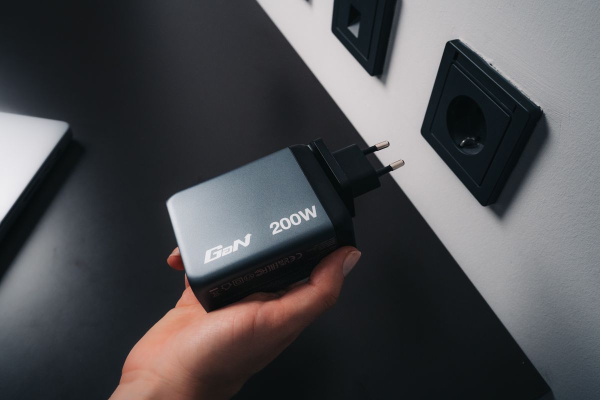 Verbatim GaN 4 Port Charger 200W