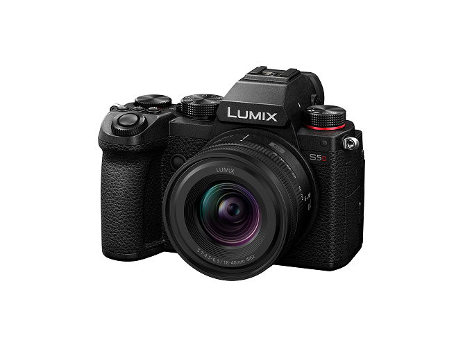 Panasonic Lumix S5D + 18-40mm